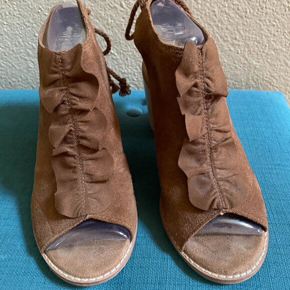 Toms Brown Suede Ankle Bootie - Picture 1 of 5